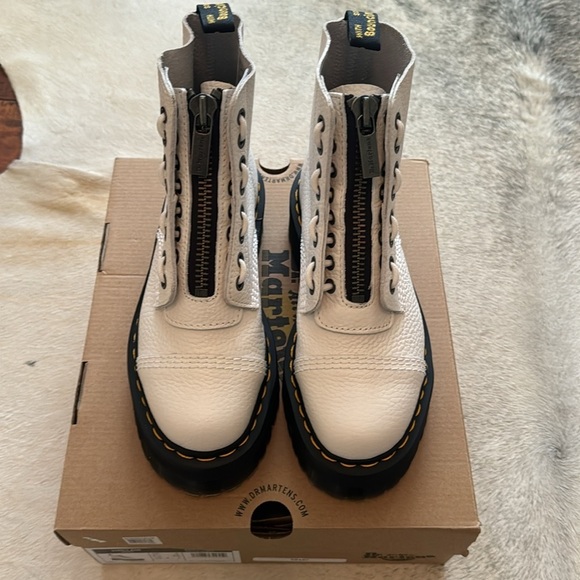 Dr. Martens Shoes - 🔥 Dr Marten Sinclair in white- Platform
